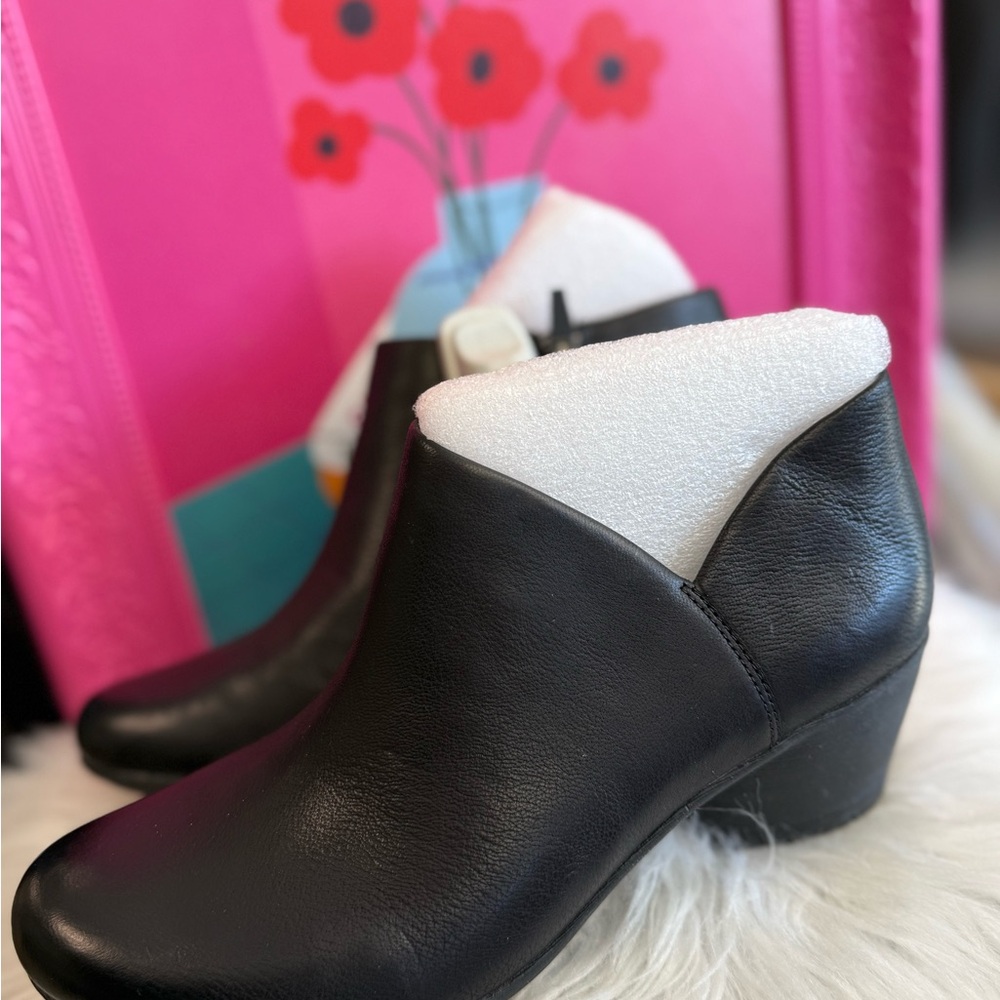Dansko Black Ankle Boots with V-Cut Design
